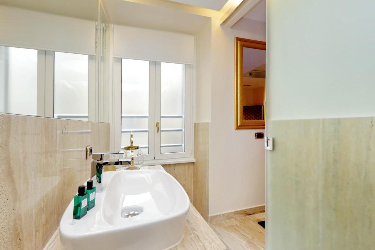 Trevi Diamond Luxury Suites & Jacuzzi Řím Exteriér fotografie