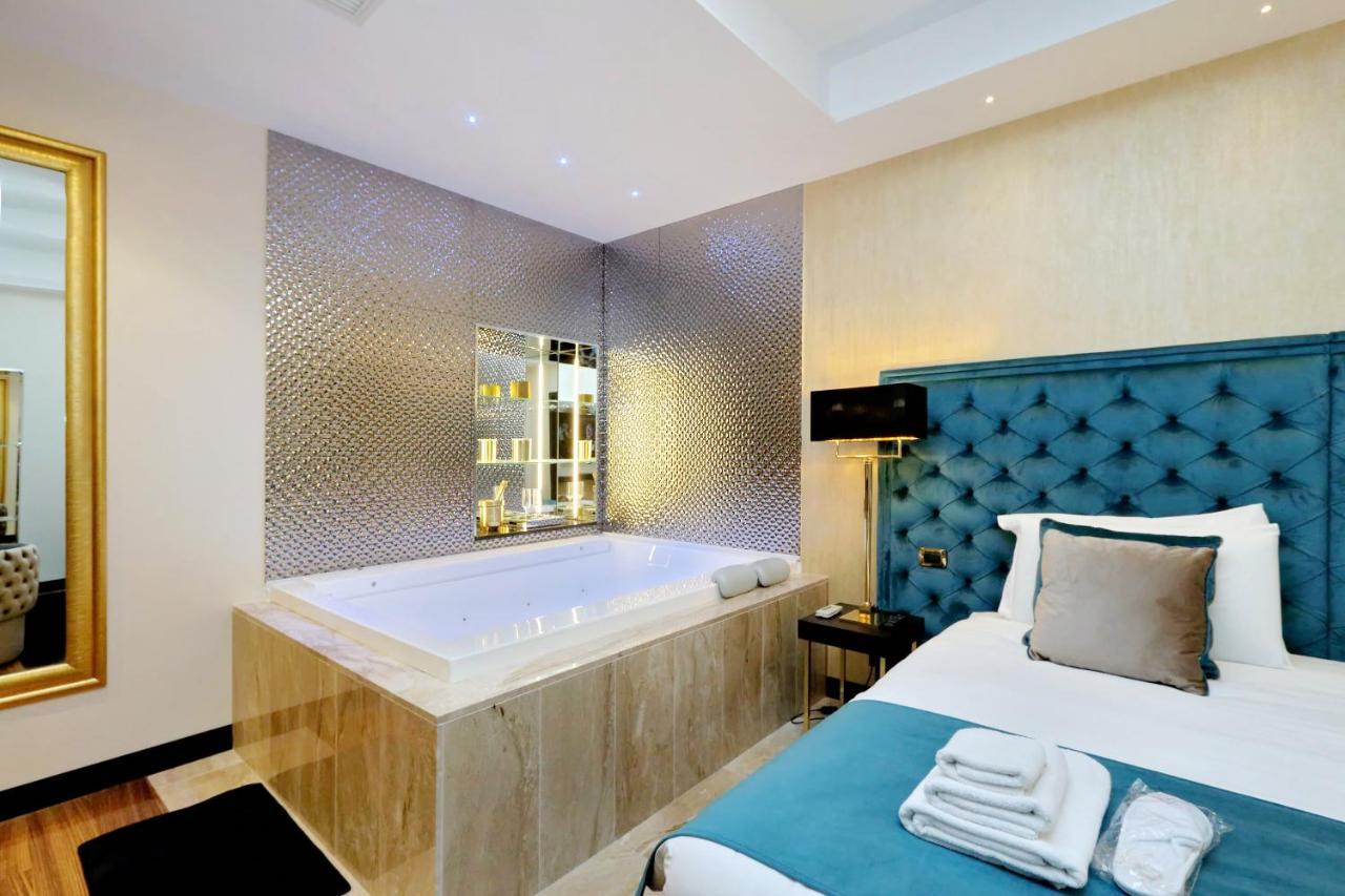 Trevi Diamond Luxury Suites & Jacuzzi Řím Exteriér fotografie
